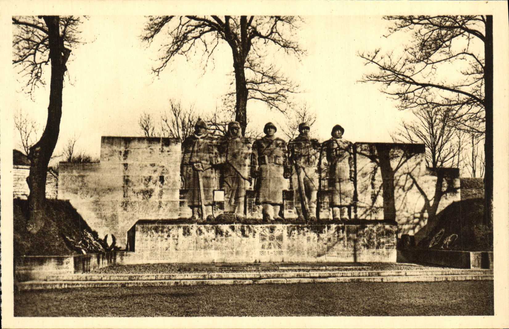 Verdun — Monument aux Enfants de Verdun — Claude Grange, sculpteur, Mathieu Forest, architecte