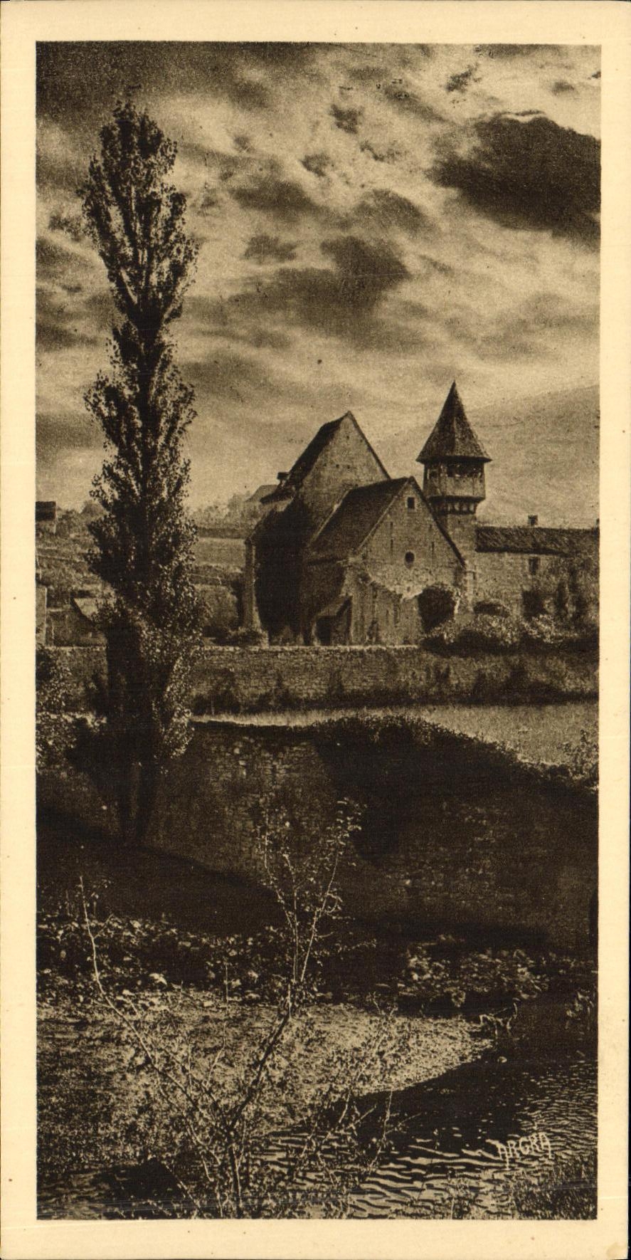 Le Quercy — Vallée du Gélat — L'ancien monastère des Augustines du XIIIe siècle — Arts Graphique Toulouse