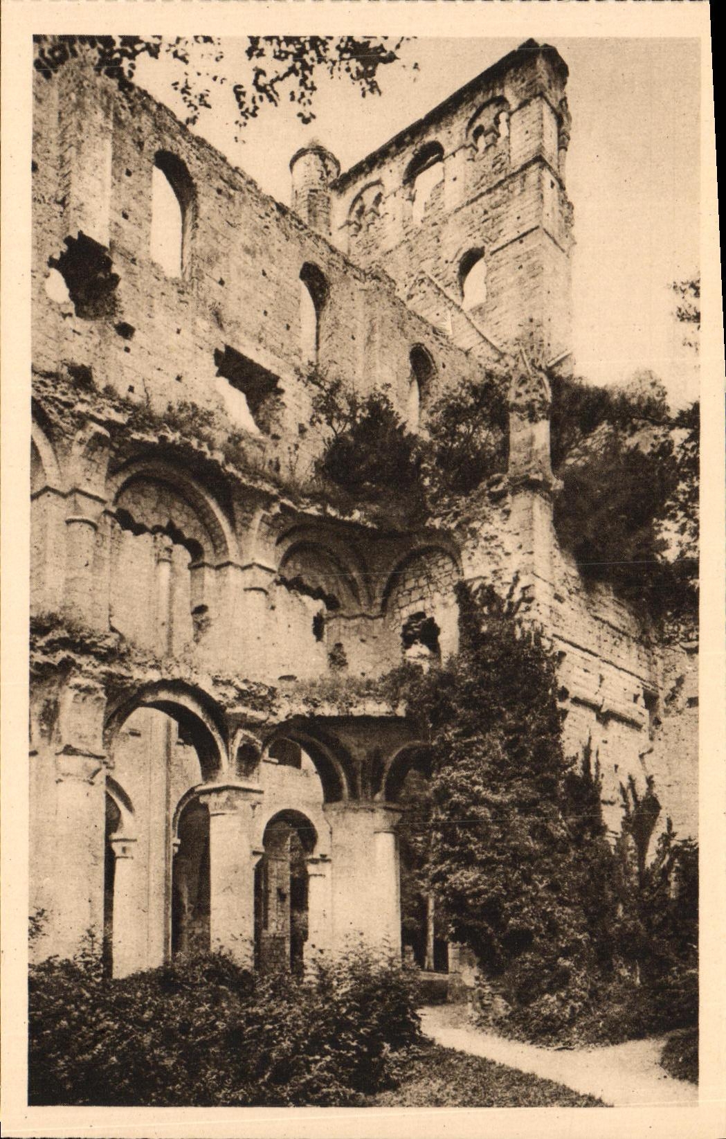 Ruinas de la iglesia de Notre-Dame — Abadía de Jumièges — Editor: Lévy & Neurden Réunis, París