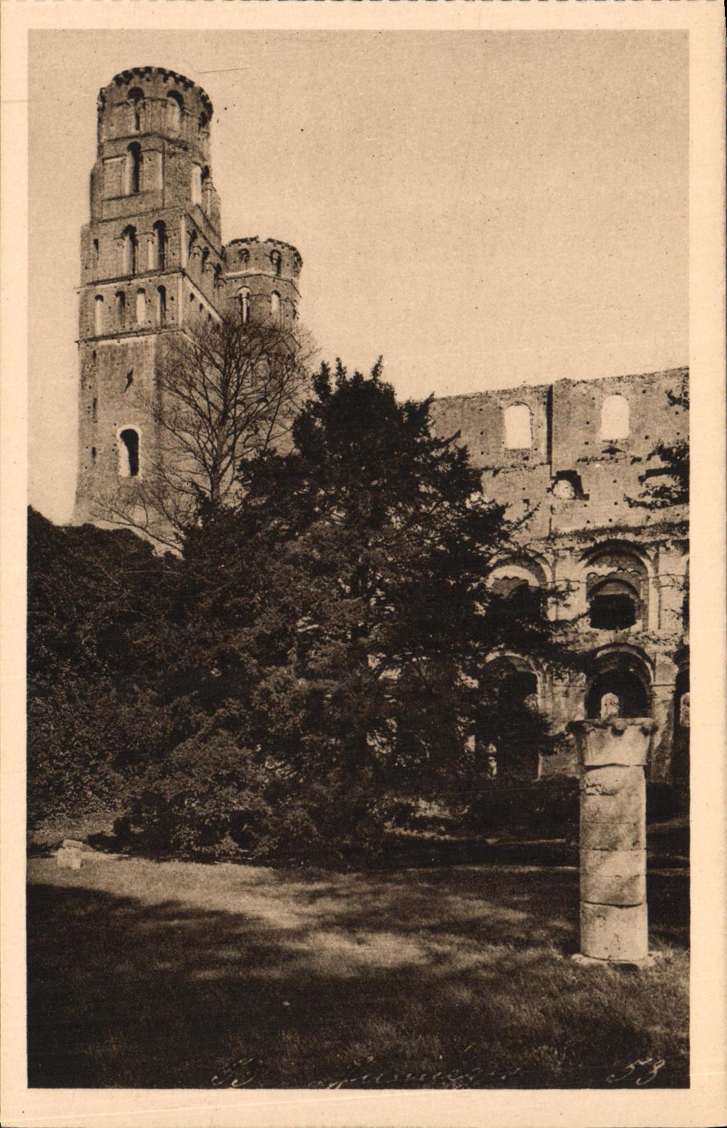 Antica Abbazia di Jumièges — Chiesa di Nostra Signora, Lato Sud — Editore Lévy, Parigi