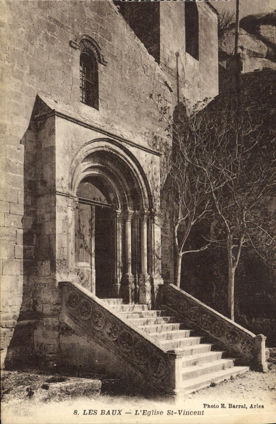 Les Baux — Die Kirche Saint-Vincent — Foto R. Barral, Arles