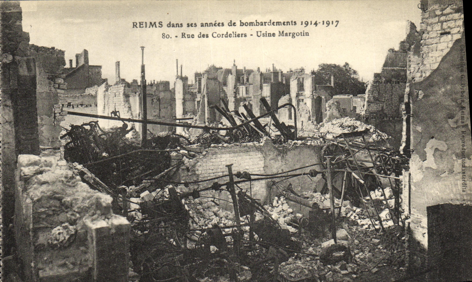 CPA Reims Dans ses annees de Bombardement Rue des Cordeliers Usine Margotin Militaria