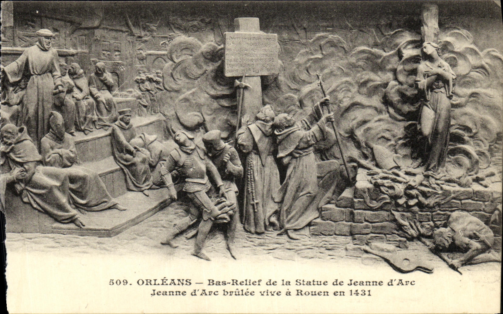 CPA Orleans Bas Relief de La Statue de Jeanne d Arc brulee vive a Rouen en 1431