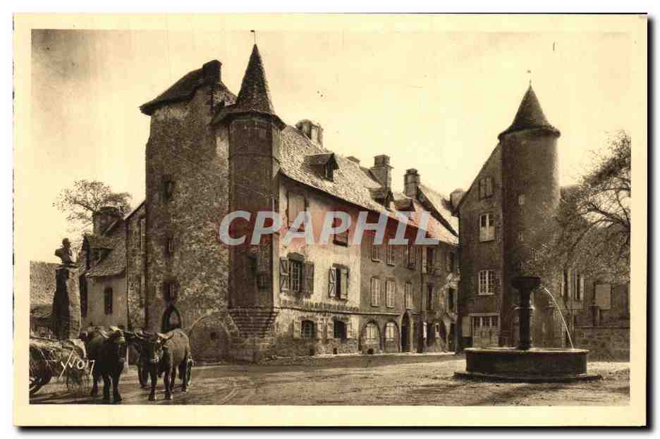 CPA La Tolede Auvergnate Salers Vieilles Maisons sur la Grande Place