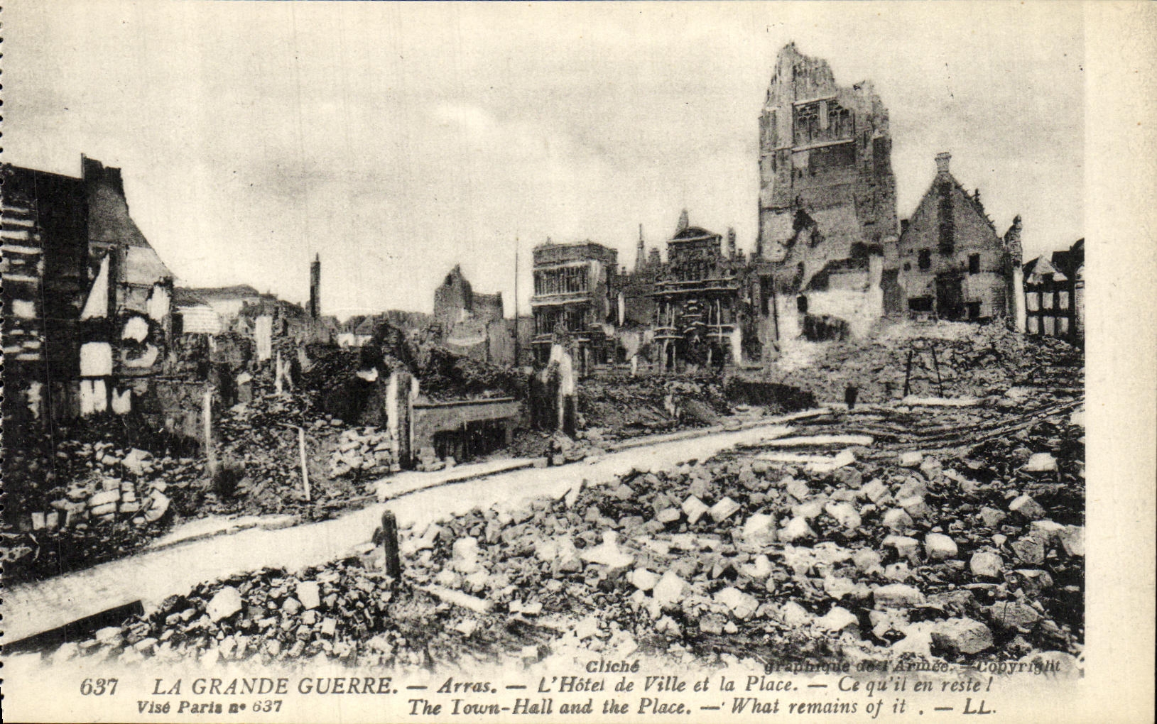 Arras — Das Rathaus und der Platz — Was bleibt! — Visé Paris n° 637