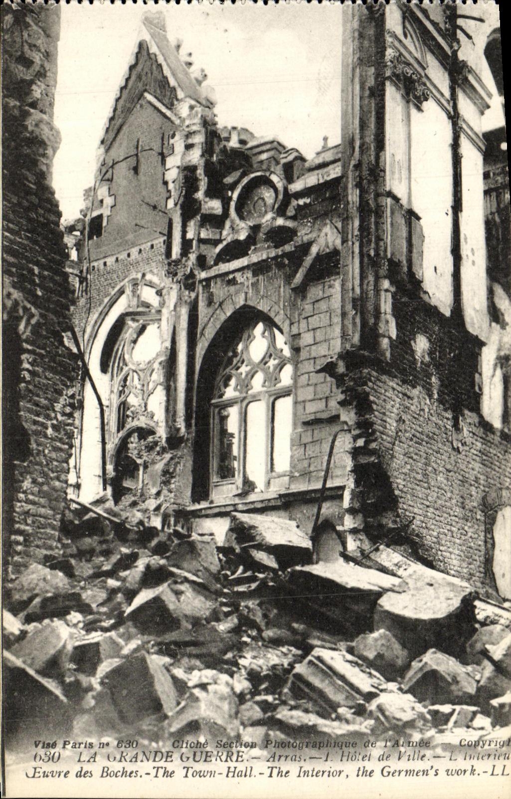 Arras — Hôtel de Ville détruit — Cliché Section Photographique de l'Armée, n° 630