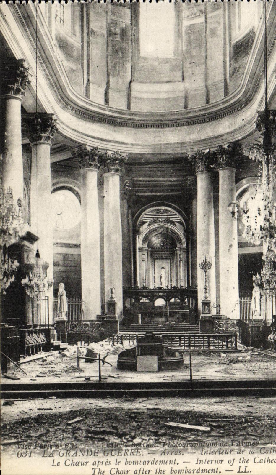 CPA La Grande Guerre Arras Interieur de la Catherale Militaria