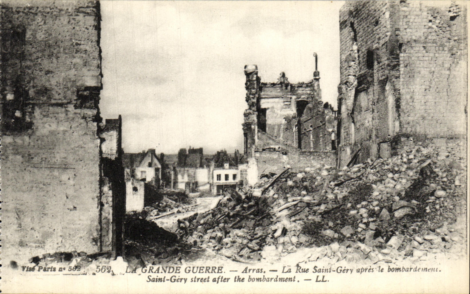 CPA La Grande Guerre Arras Le Rue Saint Gery Apres le bombardement Militaria