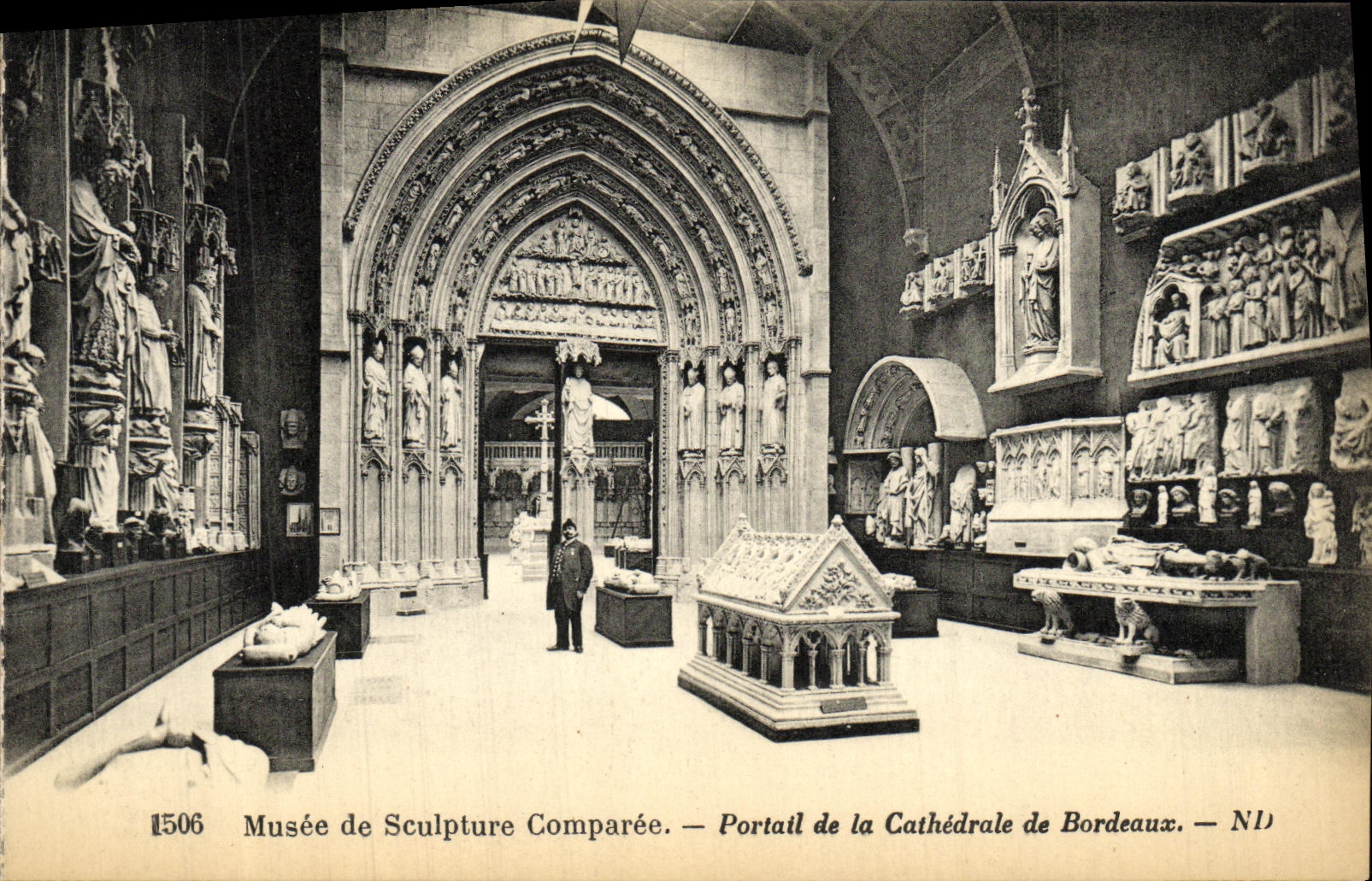 CPA Musee de Sculpture Comparee Portail de la Cathedrale de Bordeaux