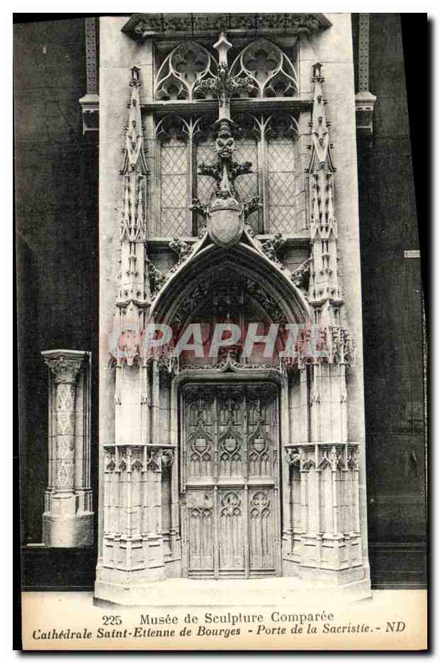 CPA Musee de Sculpture Comparee Cathedrale Saint Etienne de Bourges Porte de la Sacristie