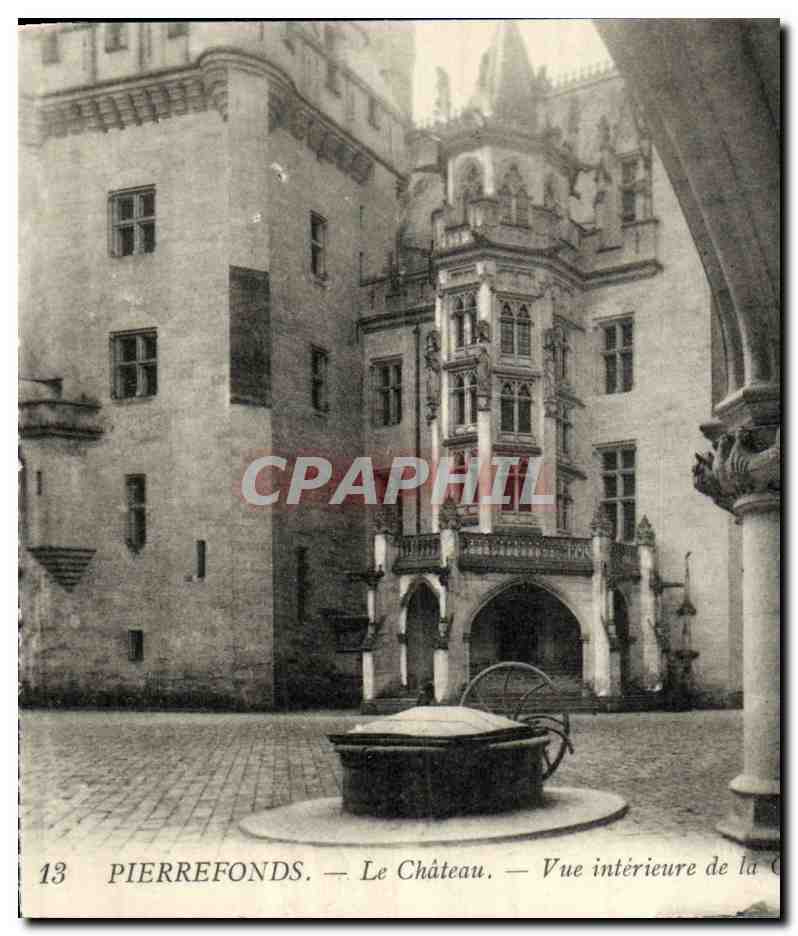 Pierrefonds — Le Château — Vue intérieure de la Cour