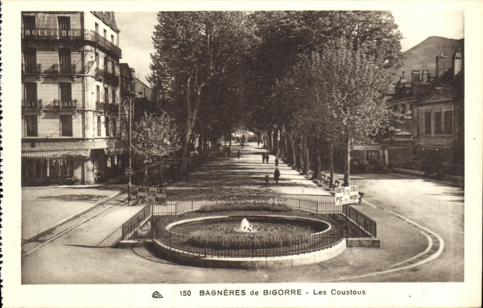 Bagnères-de-Bigorre - Les Coustous — vue de la place avec fontaine et avenue arborée — C4 des Arts Photomecaniques, Strasbourg