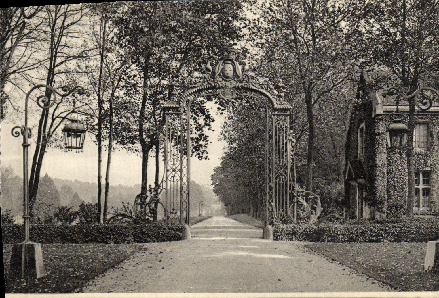 CPA Abbaye Des Vaulx De Cernay Porte d entree cote Auffarais