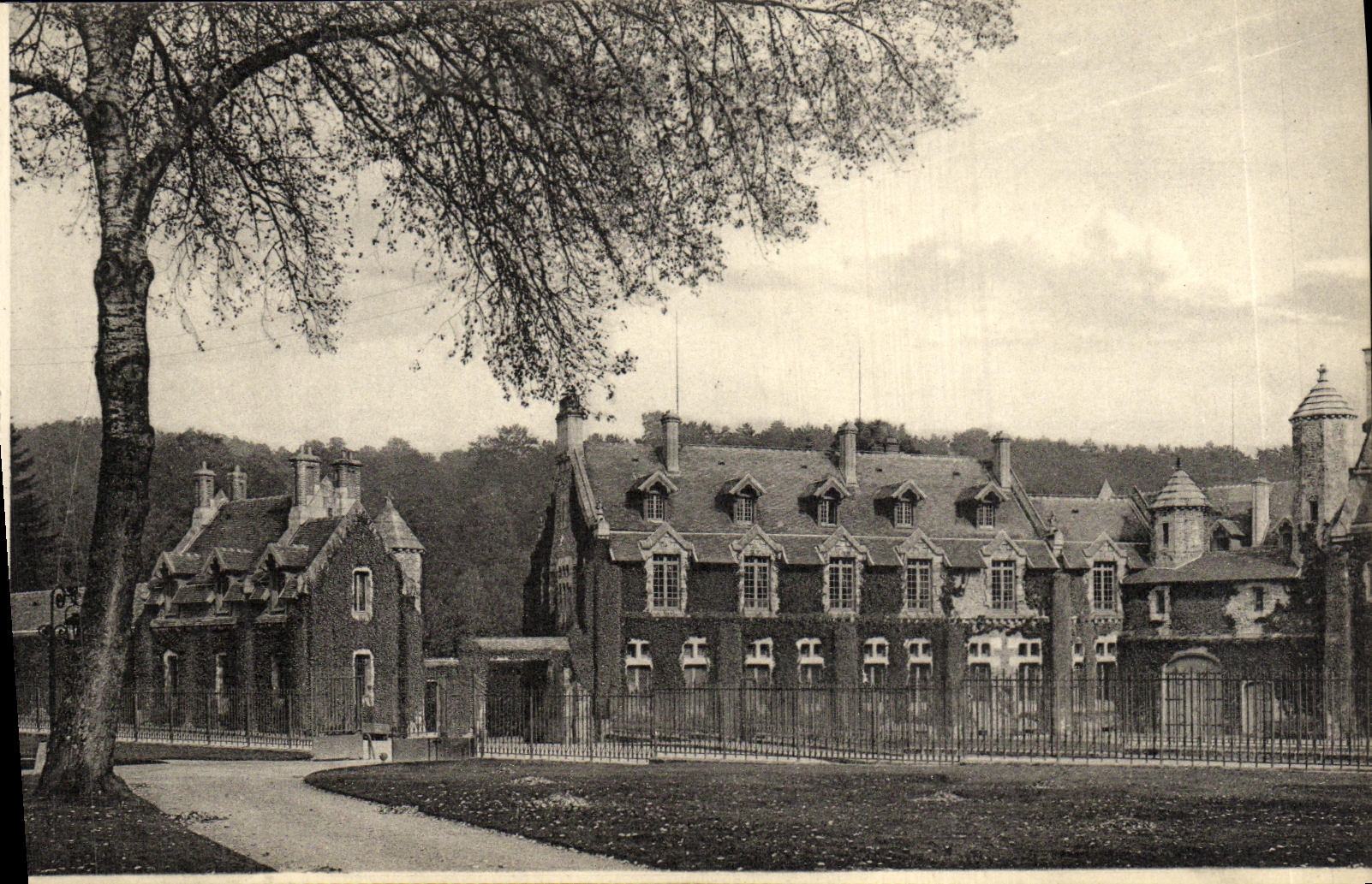 CPA Abbaye Des Vaulx De Cernay Vue Generale du Chateau
