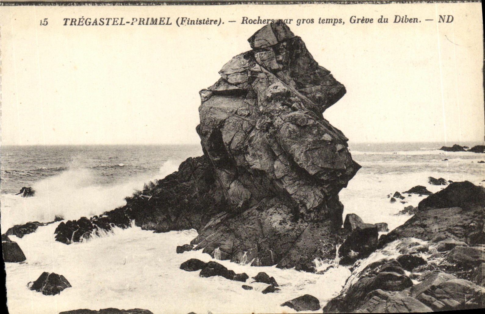 Trégastel-Primel (Finistère) — Felsen bei stürmischem Wetter, Strände von Diben — ND