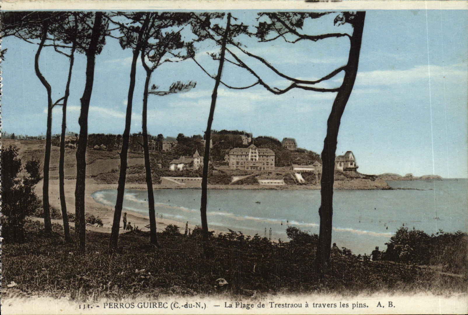 CPA Ploumanach La Plage de Trestraou a Travers les Pins