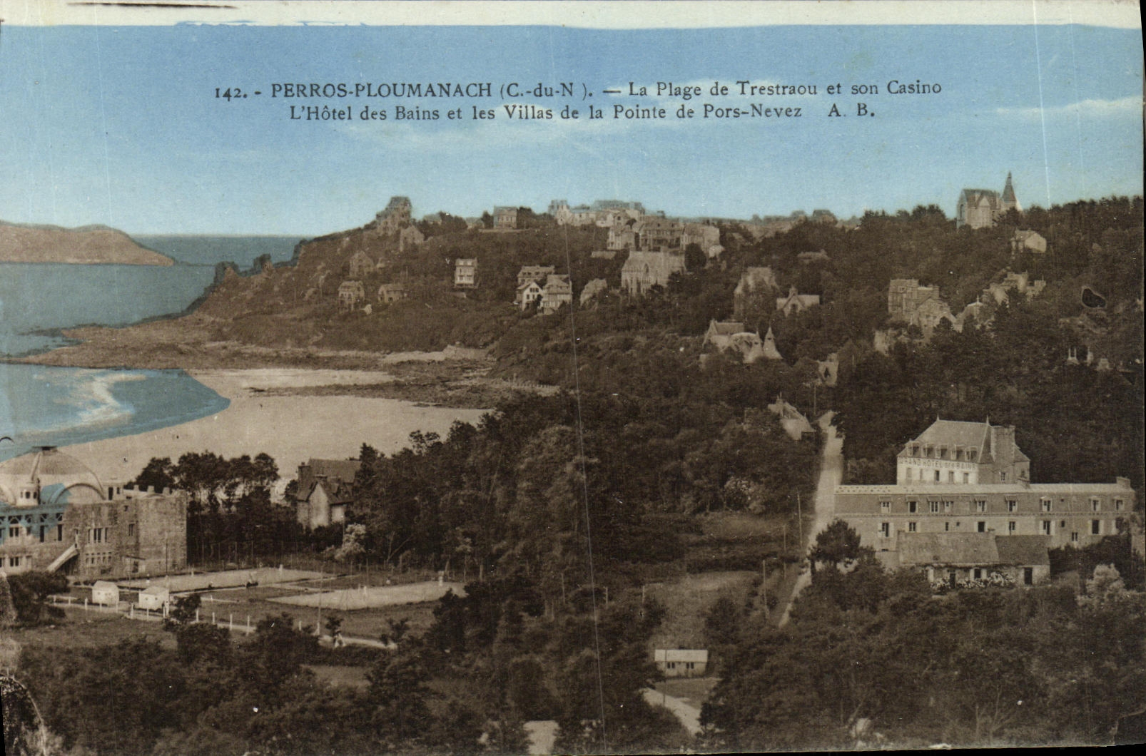 CPA Perros Ploumanach La Plage de Trestraou et Casino L Hotel des Bains et les Villas