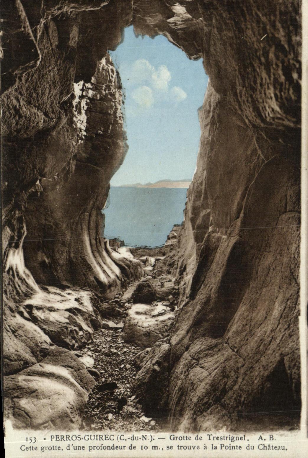 Grotte de Trestignel — Perros-Guirec (C.-du-N.) — Phototypie A. Brisset-Anjers, n° 153