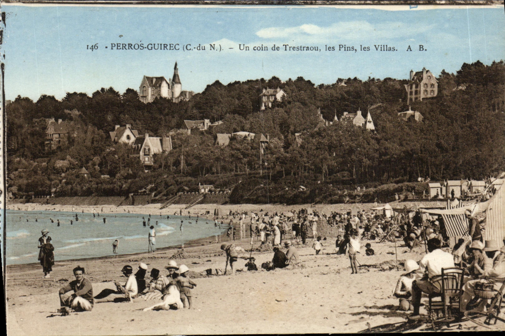 Perros-Guirec (C.-du N.) — Un coin de Trestraou, les Pins, les Villas — A. B.