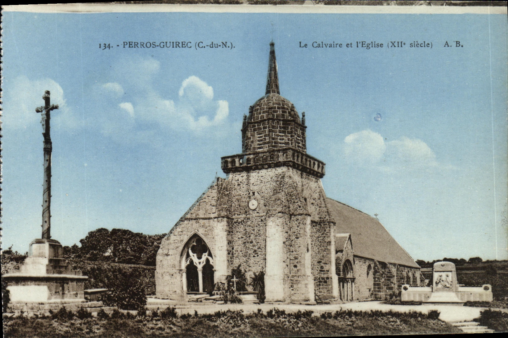 CPA Perros Guirec Le Calvaire et l Eglise