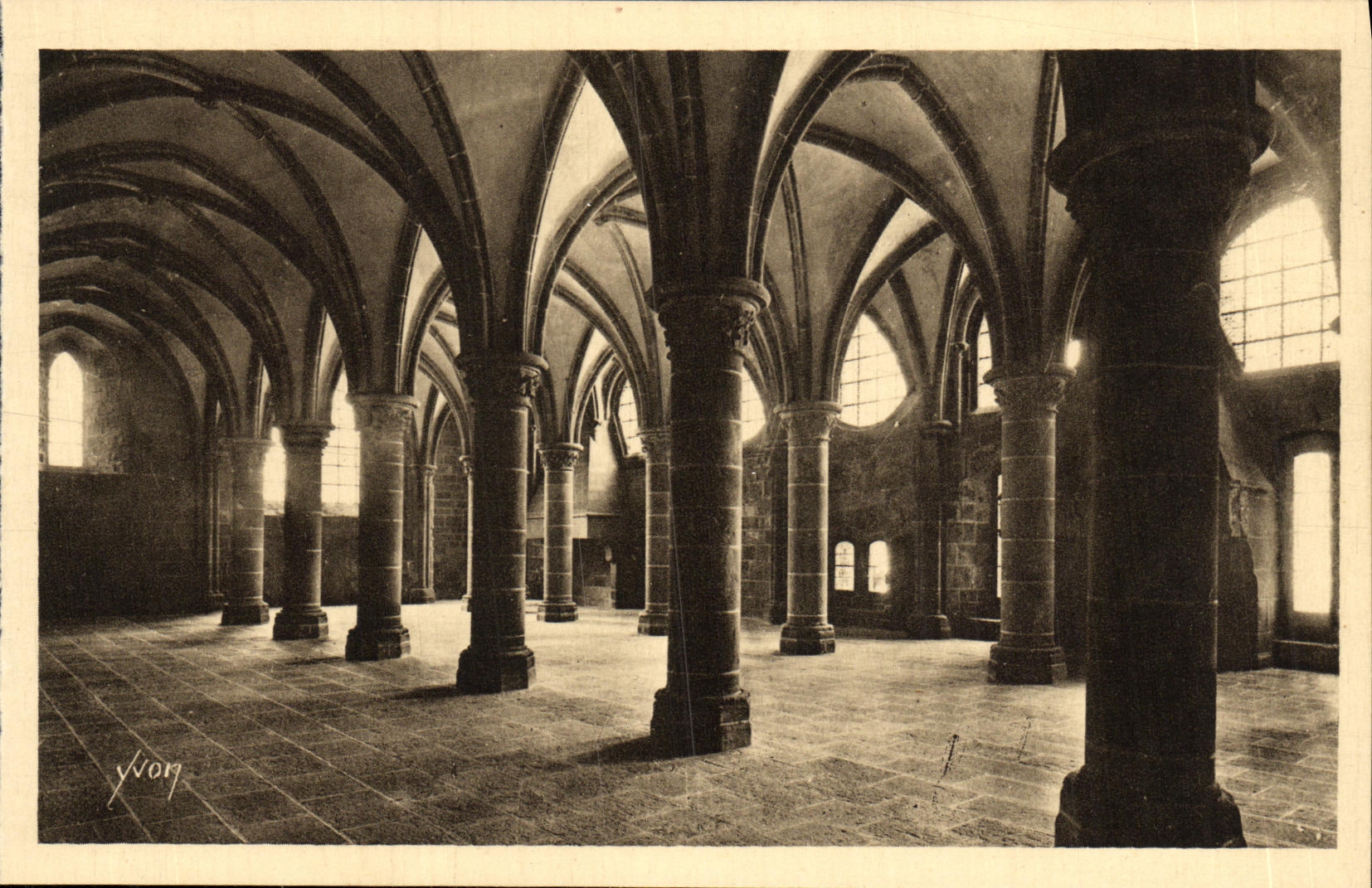 Mont-Saint-Michel — Abbaye des Chevaliers — Salle des Chevaliers (XIIIe siècle) — Yvon