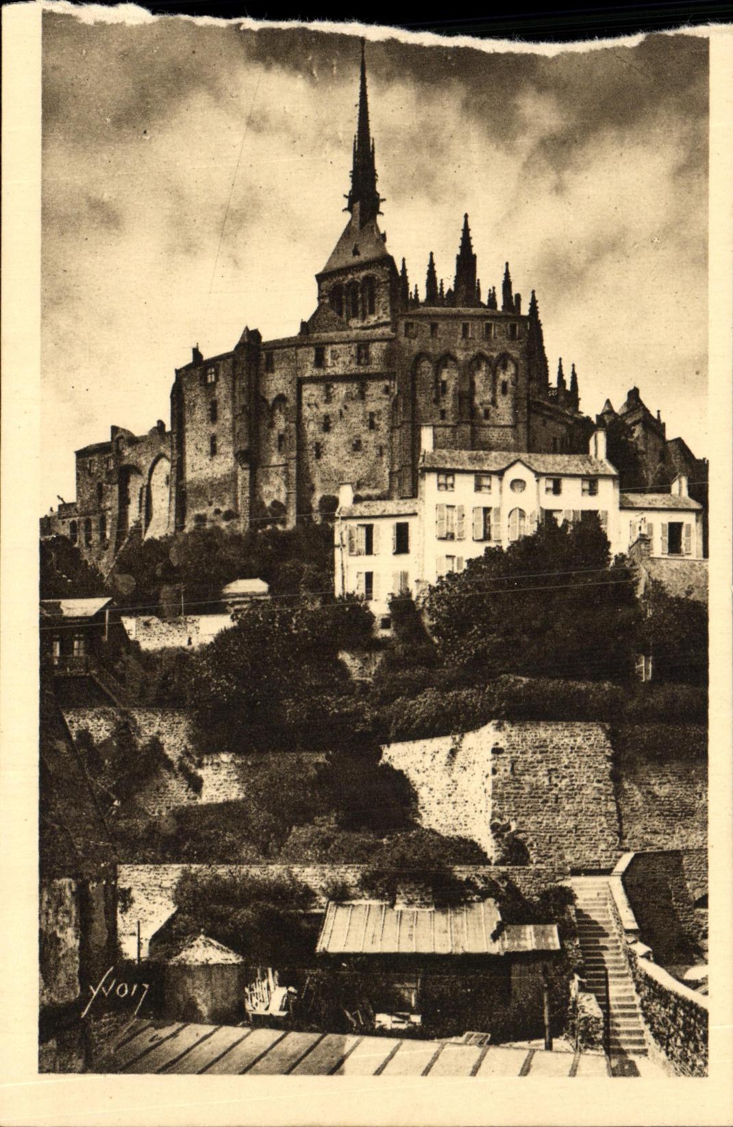 CPA Le Mont St Michel Abbaye Vue des Remparts