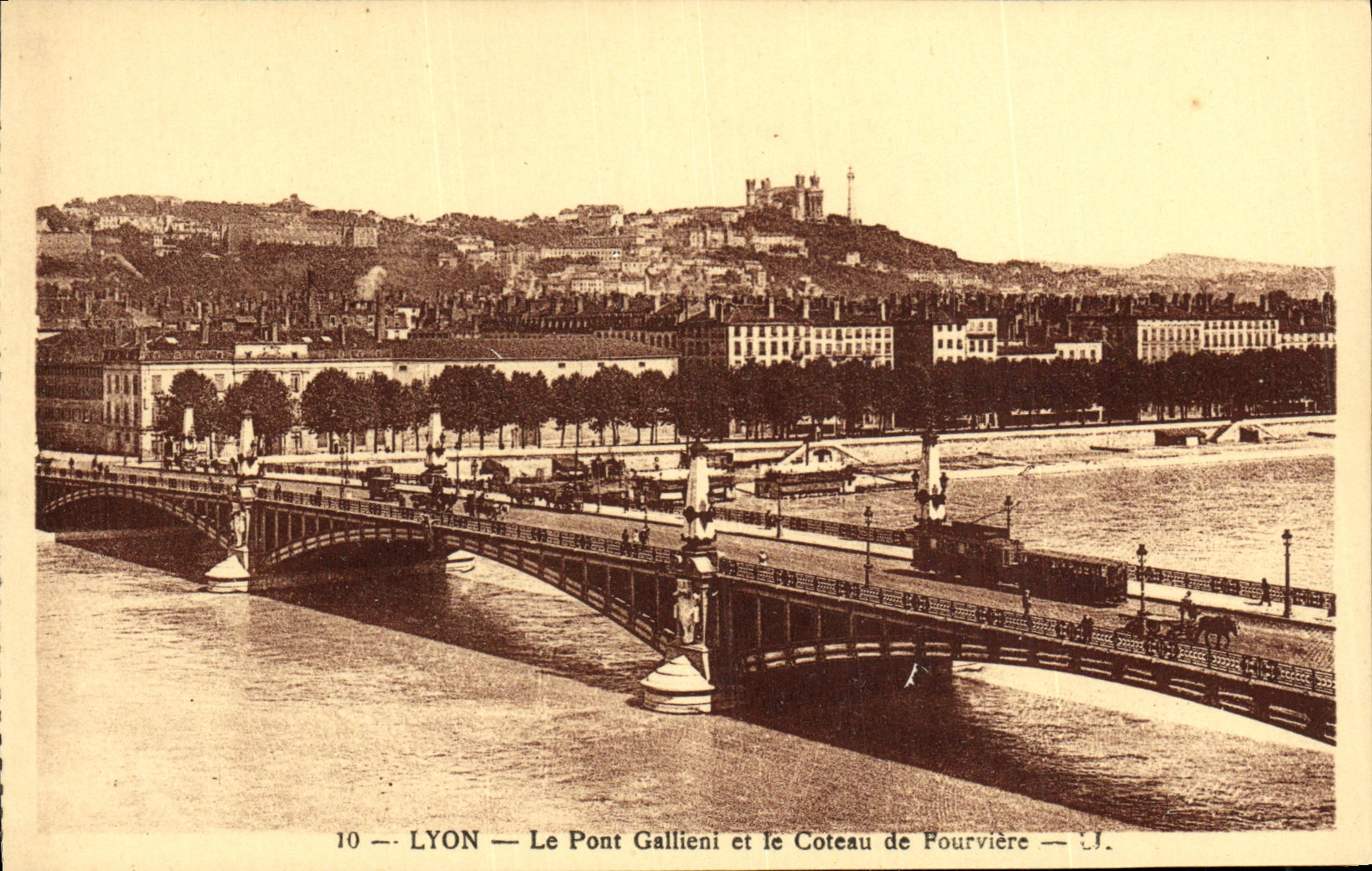 CPA Lyon Le Pont Gallieni et le Coteau de Fourviere