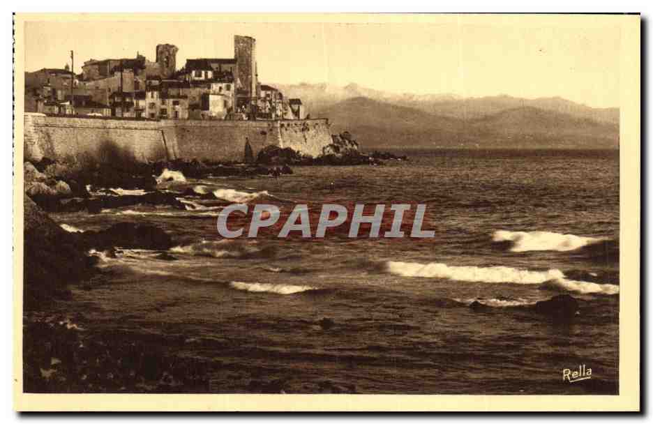 CPA Antibes Les Remparts de la Vleille et les Alpes