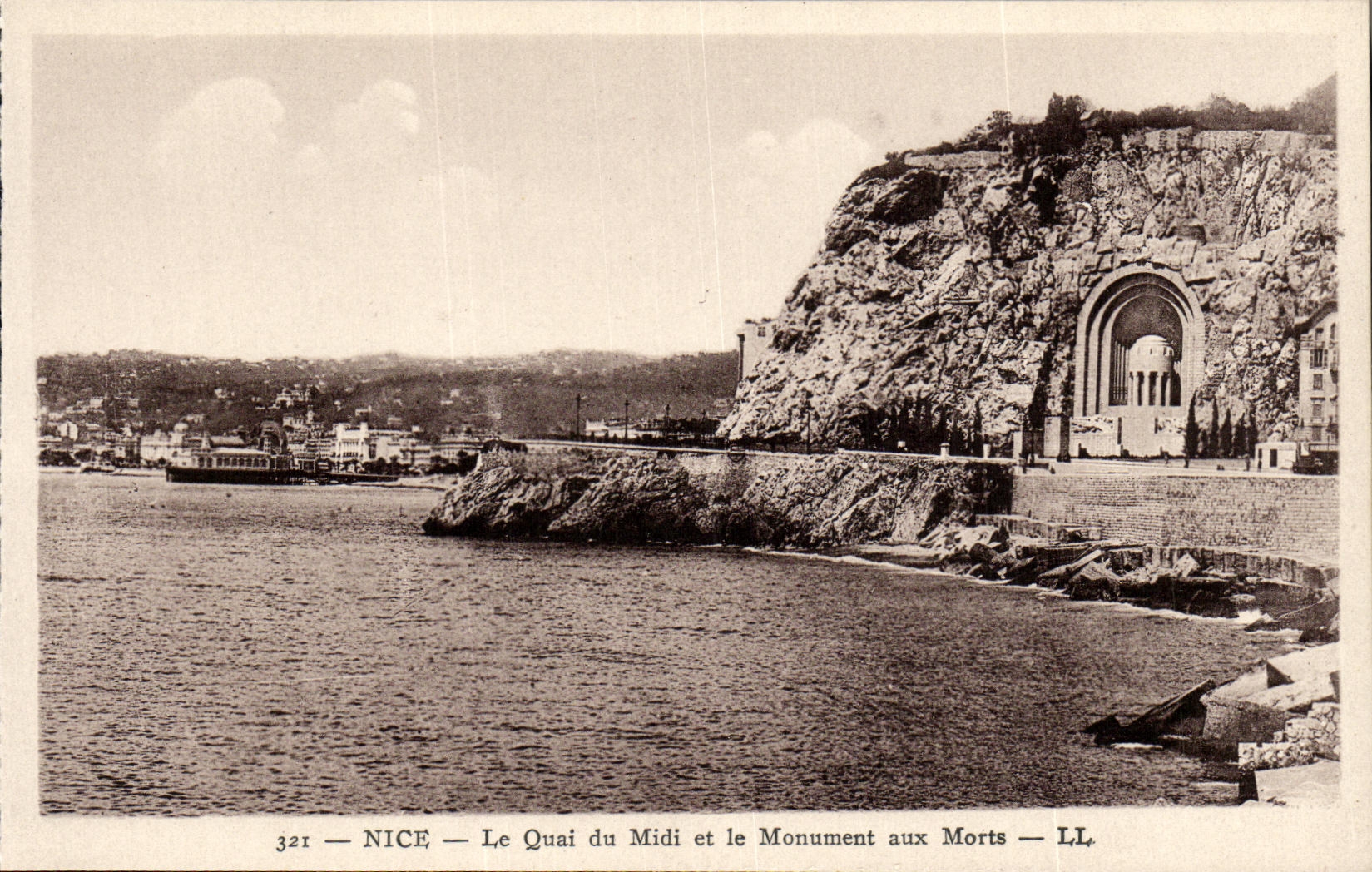 CPA Nice Le Quai du Midi et le Monument aux Morts