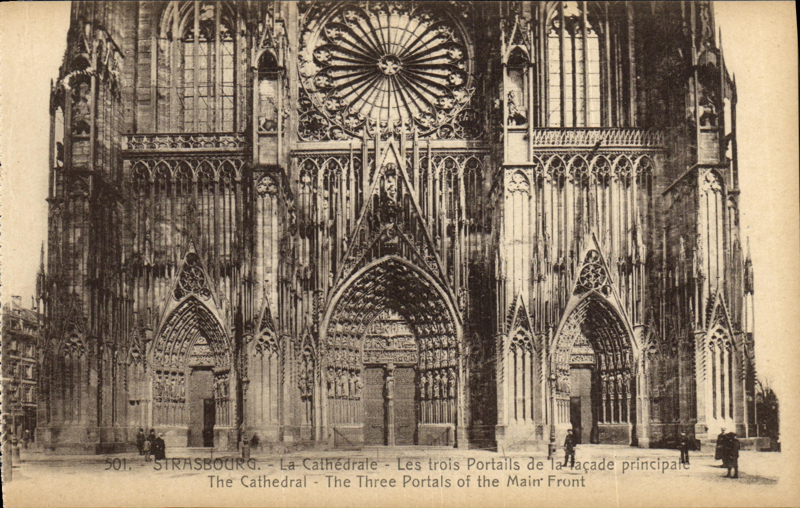 CPA Strasbourg La Cathedrale Les Trois Portails de la facade principale