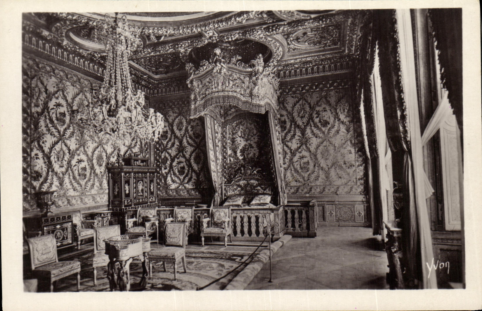 Cámara de las Emperatrices — Palacio de Fontainebleau — Ediciones d'Arte Yvon, París