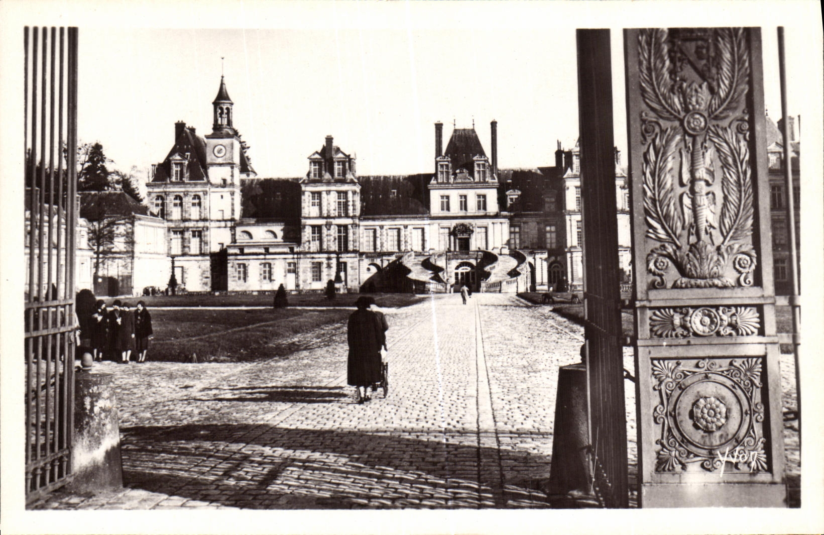 Palacio de Fontainebleau — Entrada principal — Edición de Arte YVON, París