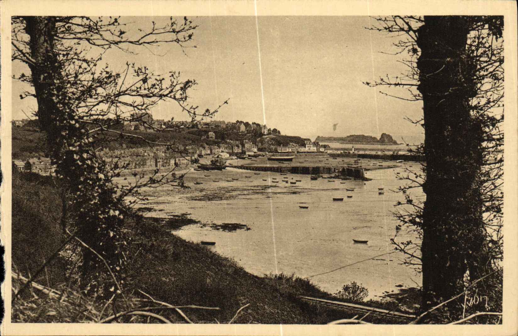 CPA Cote D Emeraude Cancale Le Port de la Houle et Les Rochers