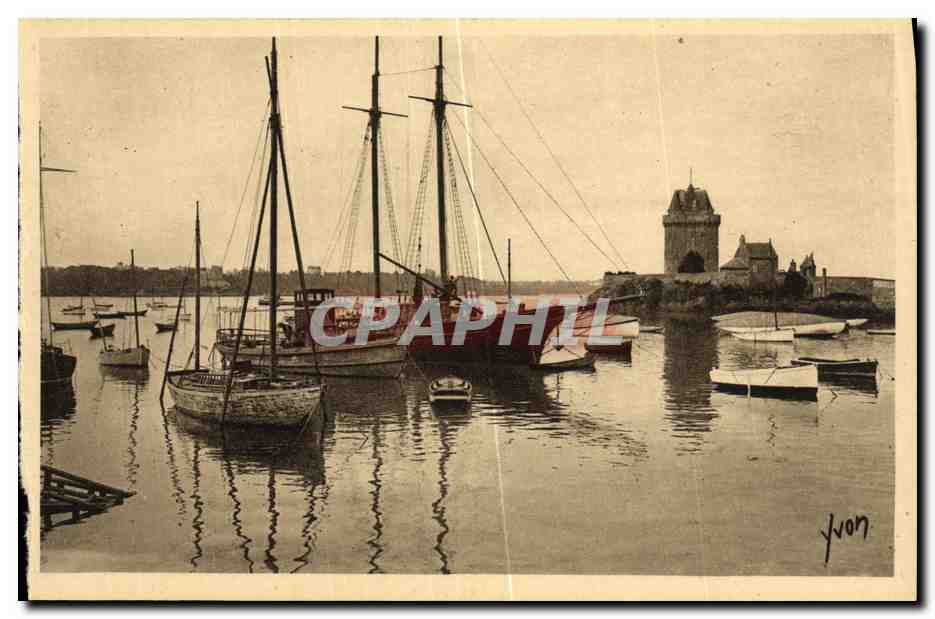 CPA Cote D Emeraude St Malo St Servan Le Tour Solidor et le Port Bateau