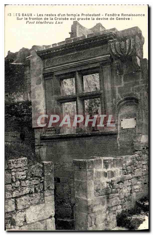 CPA Les Baux Les Restes d Un Tempie Protestant Fenetre Renaissance Sur le fronton de la croisee est gravee devise Geneve