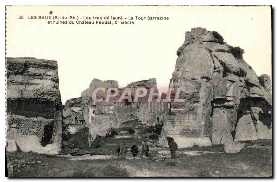 Les Baux (B.-du-Rh.) — Lou trou dé lauré et La Tour Sarrazine — ruines du Château Féodal, Xe siècle