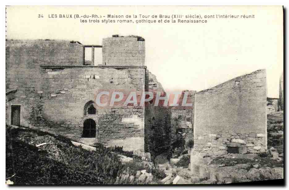 Les Baux (B.-du-Rh.) — Maison de la Tour de Brau (XIIIe siècle), dont l'intérieur réunit les trois styles roman, gothique et de la Renaissance