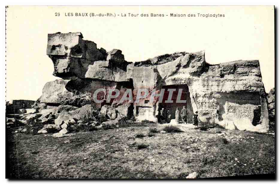 Les Baux (B.-du-Rh.) — La Tour des Banes — Maison des Troglodytes