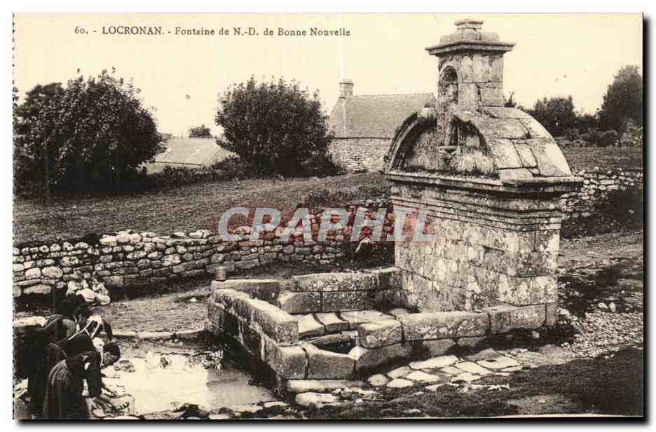 CPA Locronan Fontaine de Bonne Nouvelle Femmes