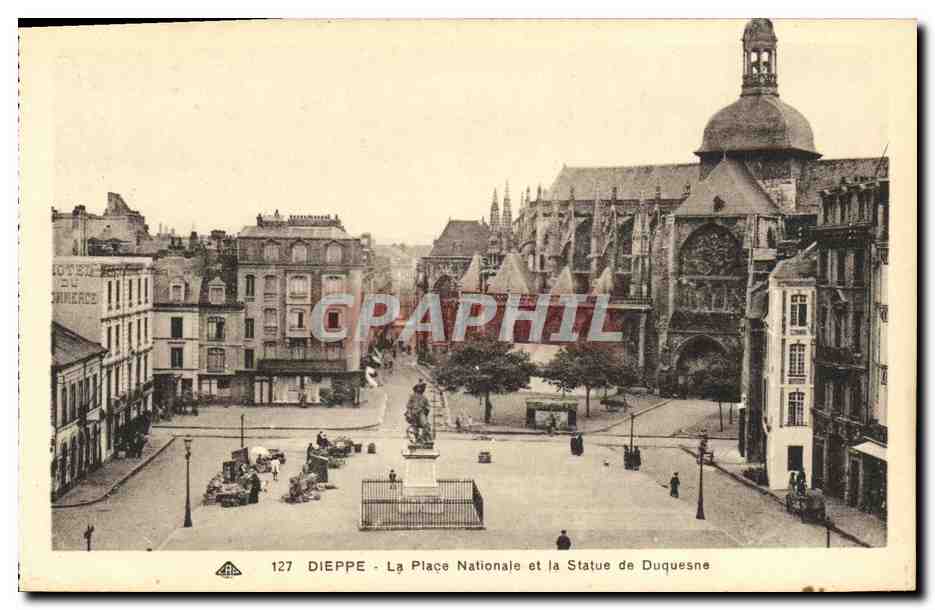 CPA Dieppe La Place Nationale et la Statue de Duquesne