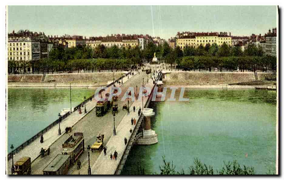 Lyon - Pont et Place Morand — vue du pont sur le Rhône avec tramways et promeneurs — éditeur Lyon, n° 100