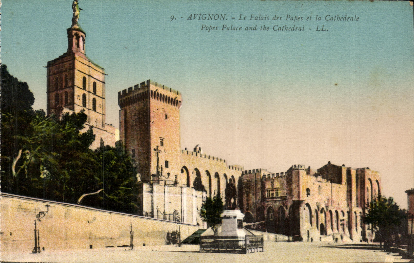 CPA Avignon Le Palais des Papes et la Cathedrale