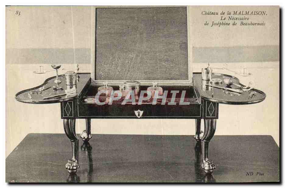 CPA La Malmaison Chateau de la Le necessaire de Josephine de Beauharnais Napoleon 