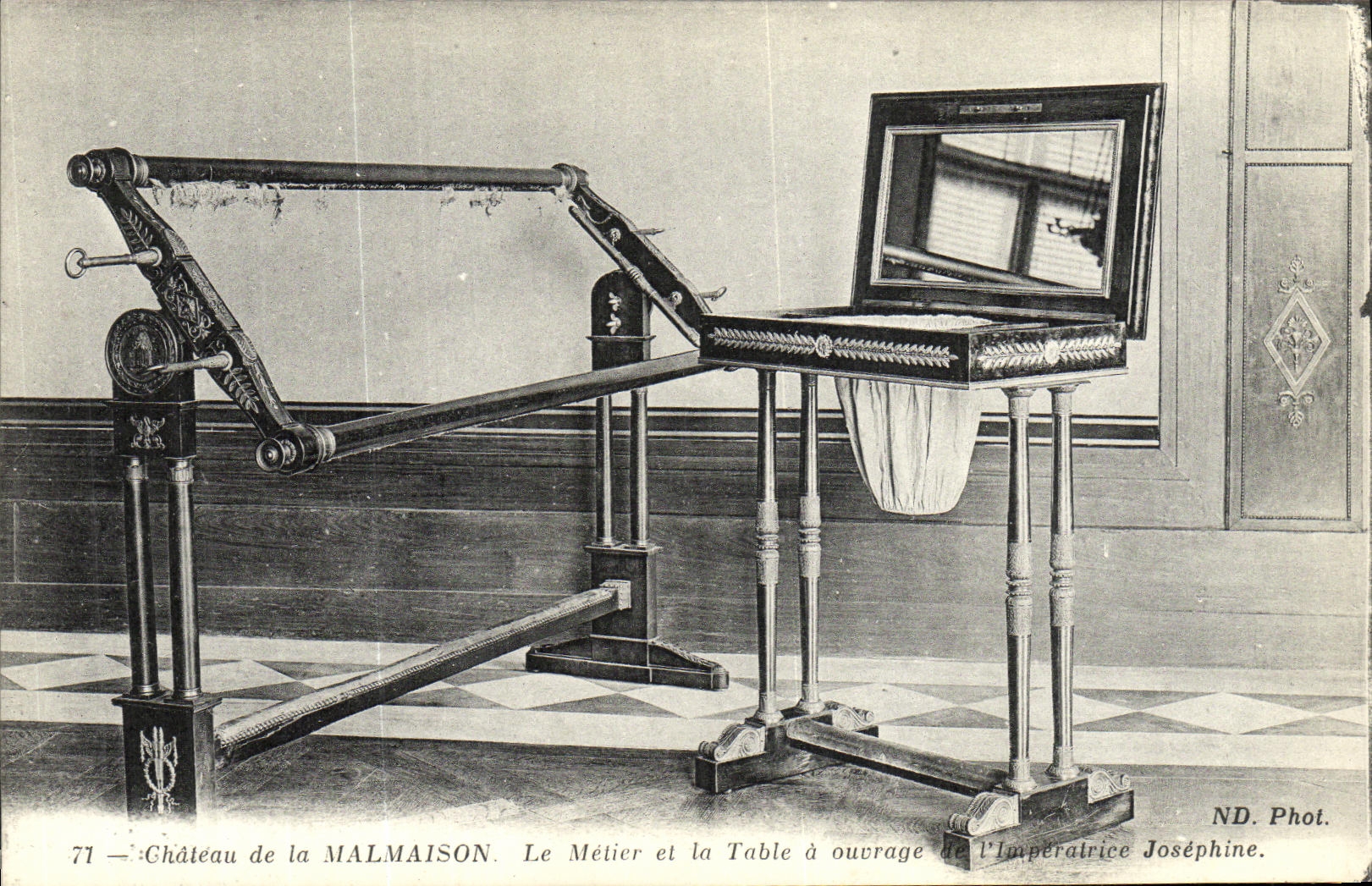 CPA Rueil Chateau de la Nalmaison Le metier et la table a ouvrage de l imperatrice Josephine Napoleon 