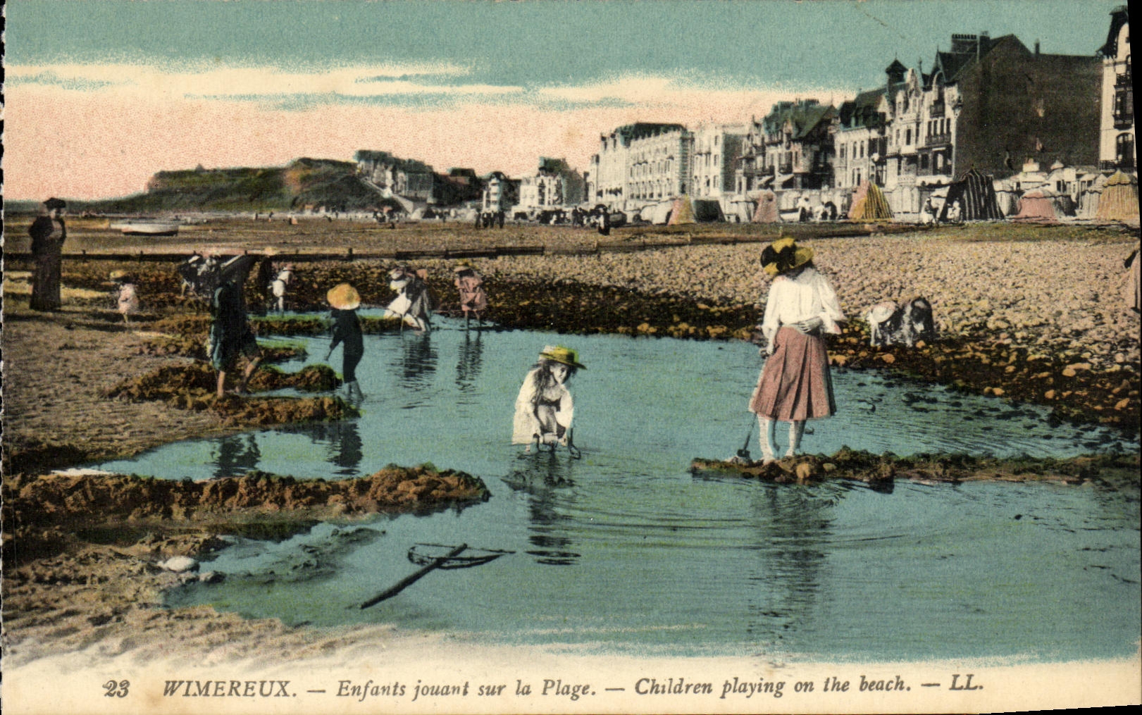 CPA Wimereux Enfants Jouant sur la Plage