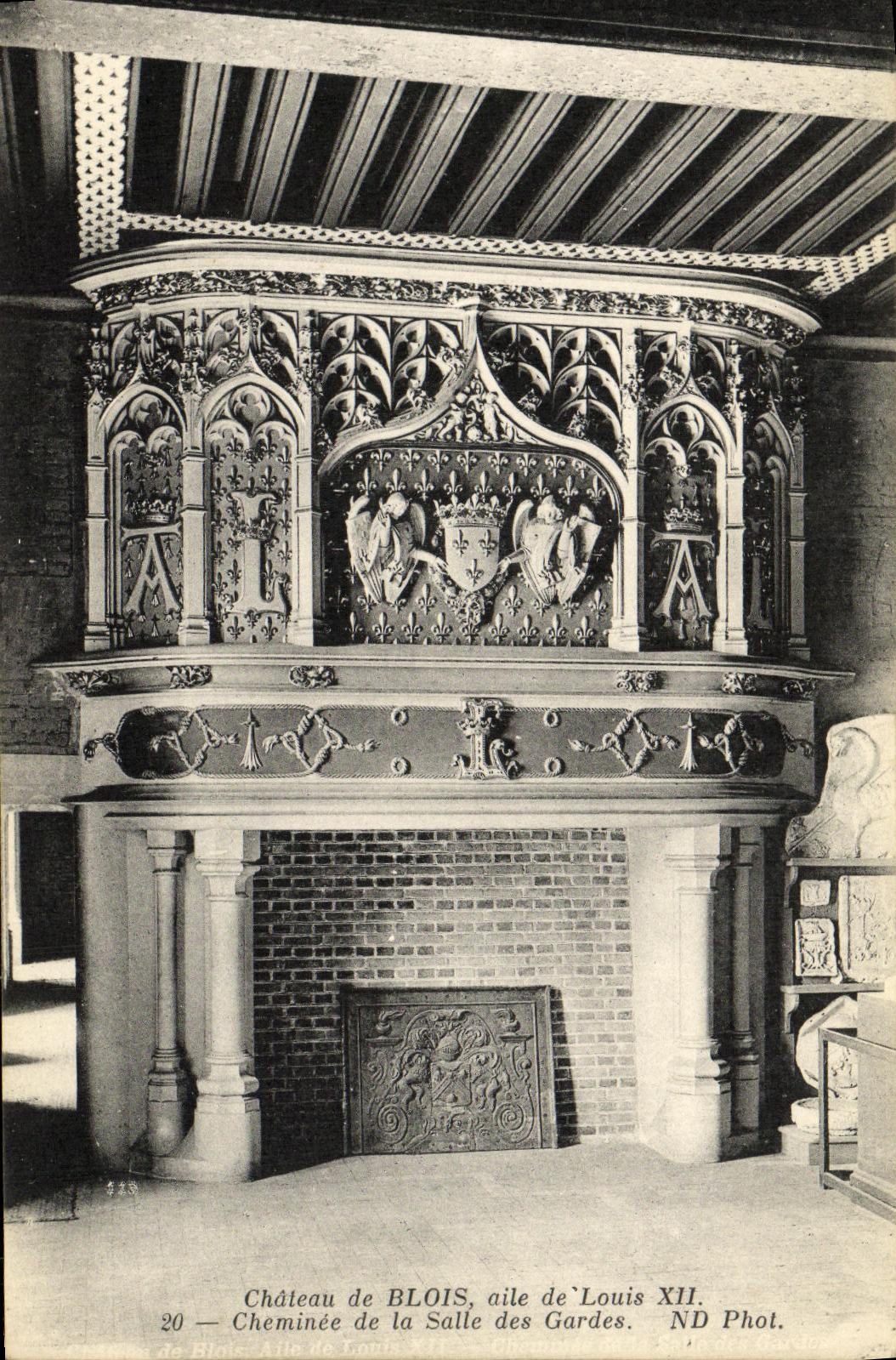CPA Blois Chateau de aile de Louis XII Cheminee de la salle des gardes