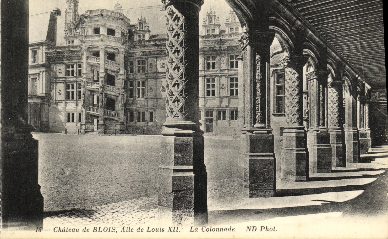 CPA Blois Chateau de aile de Louis XII La colonnade