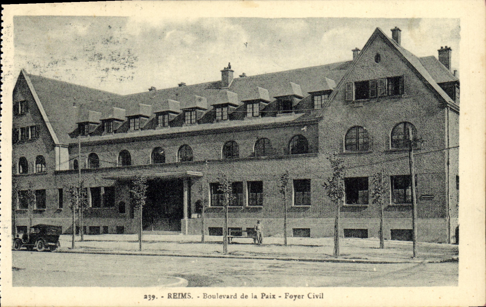 CPA Remis Boulevard de la Paix Foyer Civile