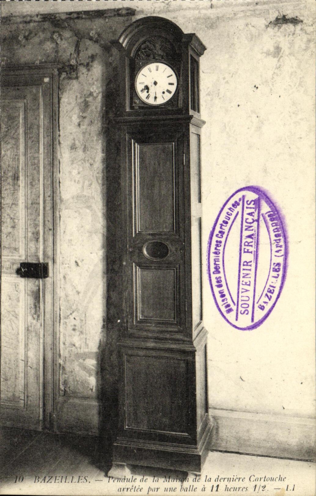 Bazeilles — Pendule de la Maison de la dernière Cartouche arrêtée par une balle à 11 heures 1/2 — Souvenir des Dernières Cartouches