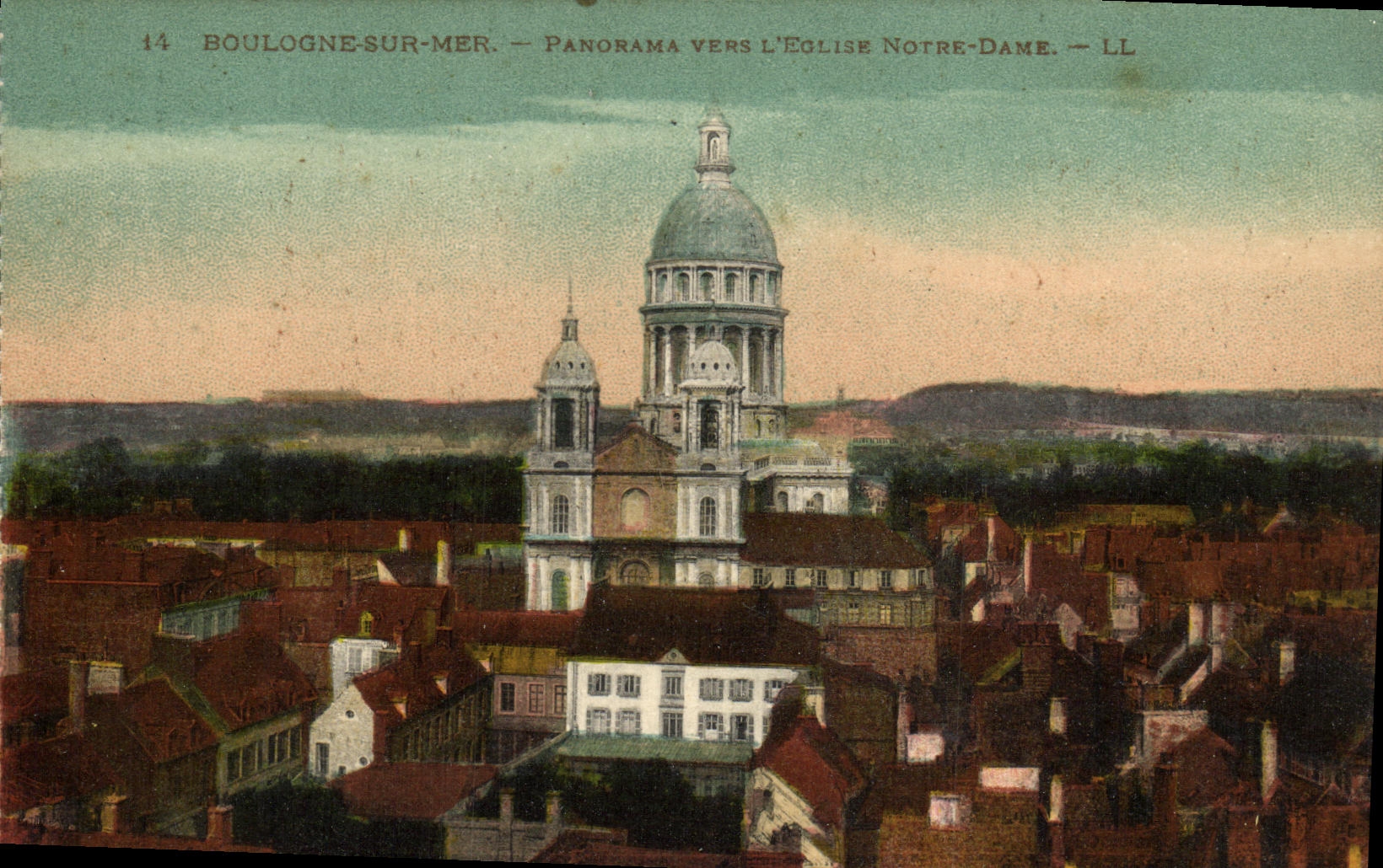 Boulogne-sur-Mer — Panorama vers l'Église Notre-Dame — LL
